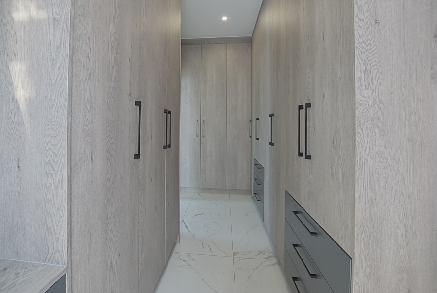 5 Bedroom Property for Sale in Sandown Western Cape